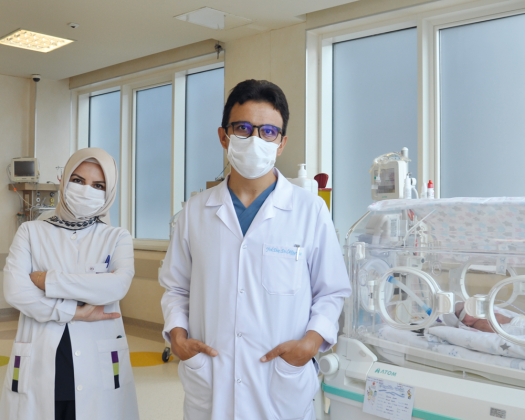 Katarakt Hastası Prematüre Bebek, Hastanemizde İkinci Kez Gözlerini Dünyaya Açtı Katarakt Hastası Prematüre Bebek, Hastanemizde İkinci Kez Gözlerini Dünyaya Açtı