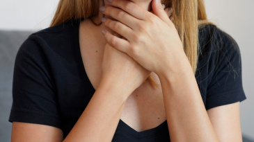 What is Difficulty Swallowing (Dysphagia)? Symptoms and Treatment